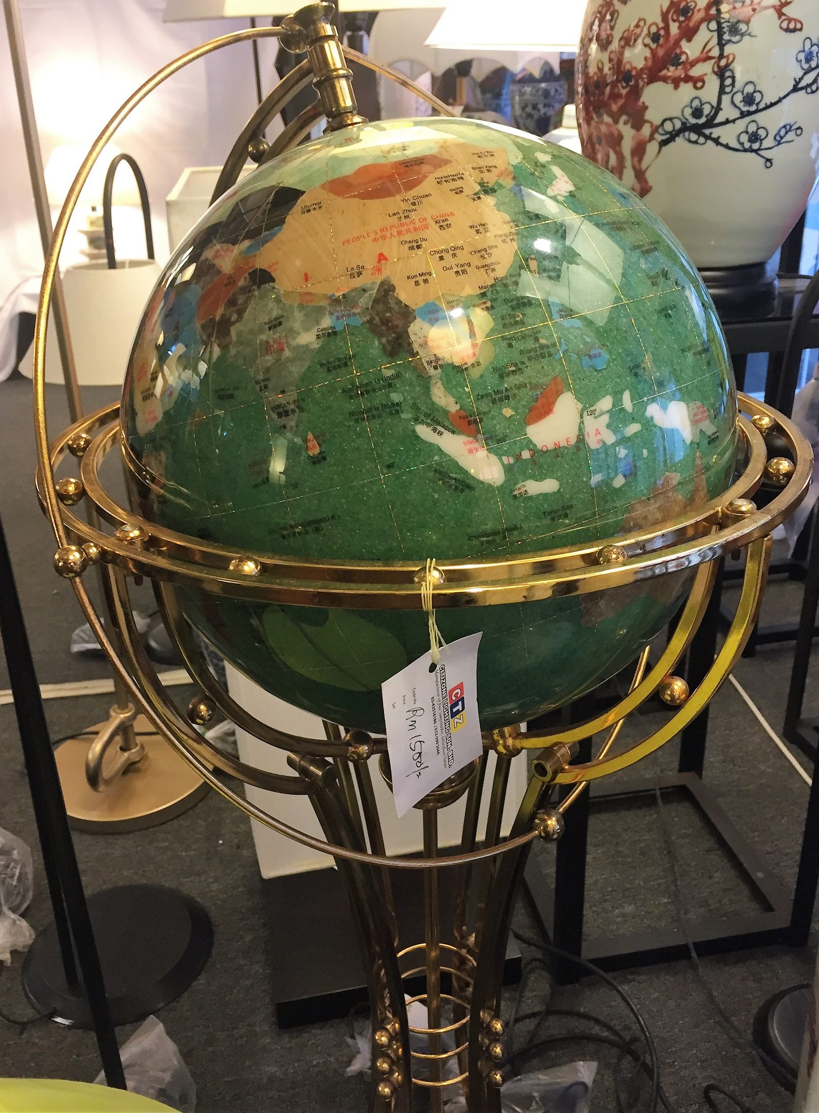 Round globe-shaped lampshade